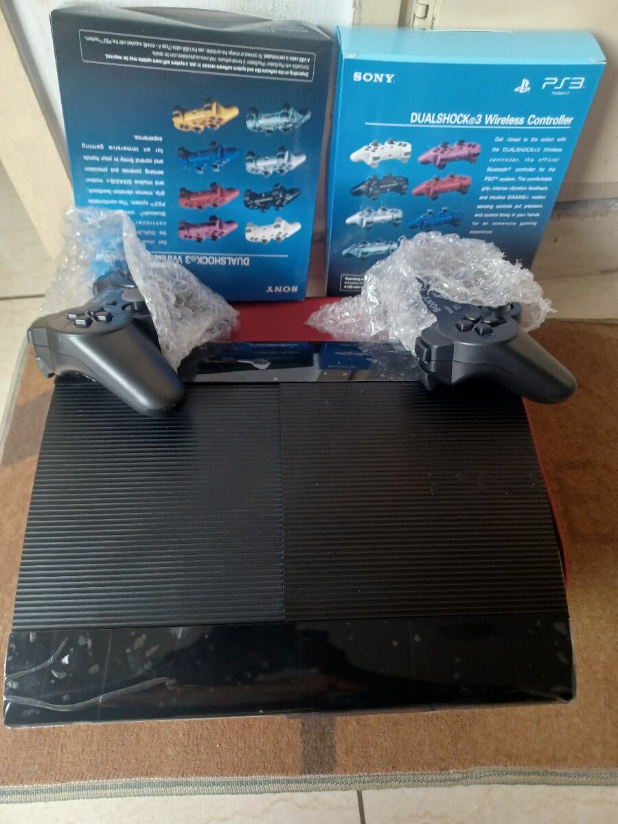 PS3 ULTRA SLIM +2MANETTES