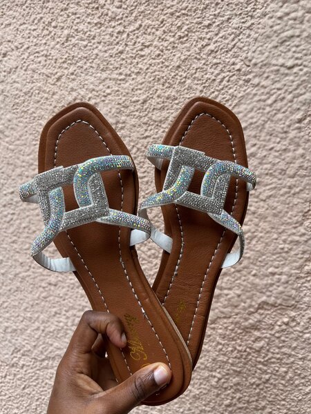 Sandales en cuir design élégantes