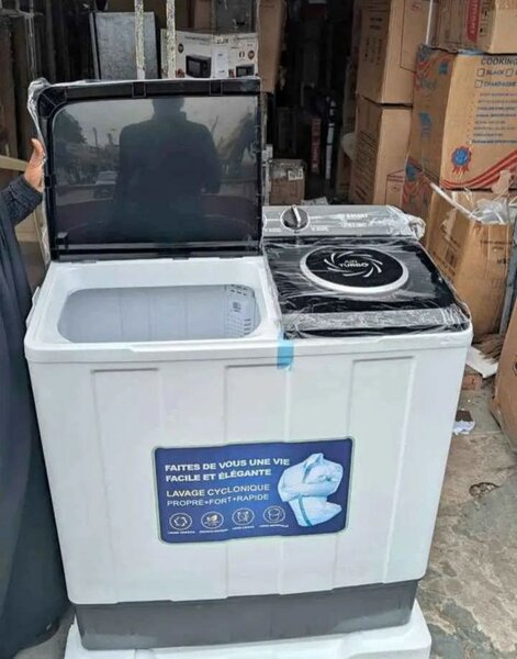 Machine à laver semi-automatique avec essoreuse