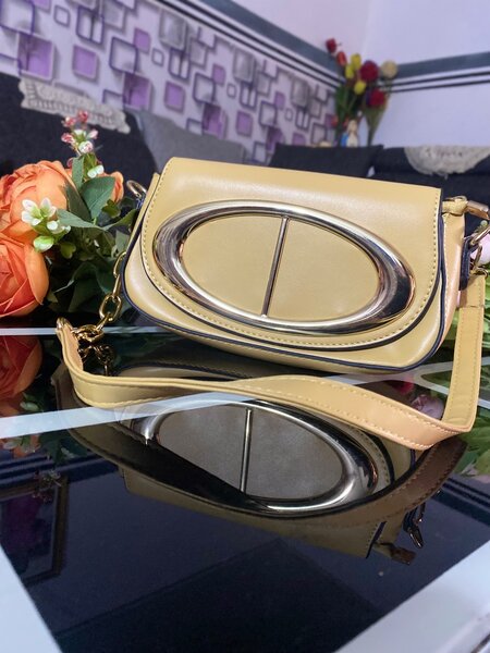 Sac à main chic doré