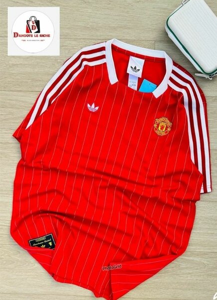 Maillot de football rouge