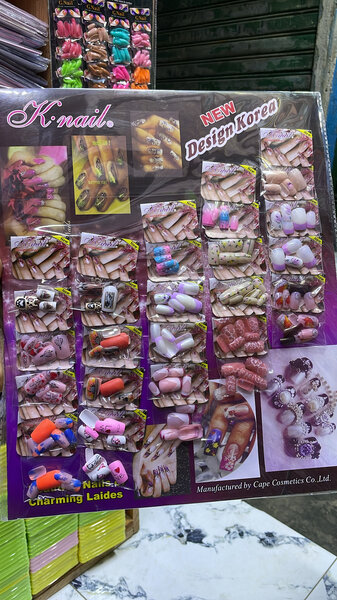 Ongles artificiels colorés