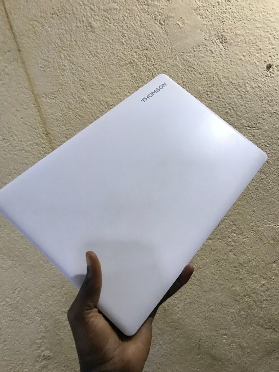 Laptop Thomson léger et rapide