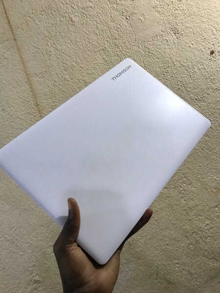 Laptop Thomson léger et rapide