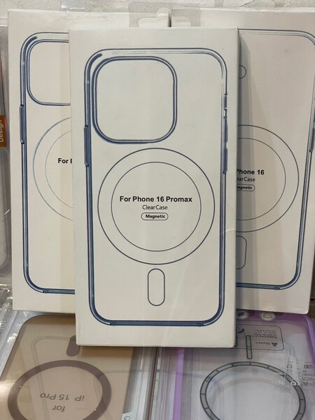 Coque transparente magnétique iPhone 16 Pro Max