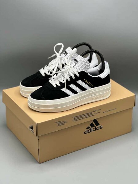 Chaussure Adidas pour la femme