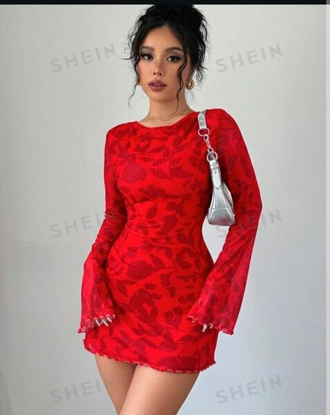 Robe Rouge Fleurie Élégante