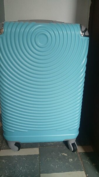 Valise bleu ciel moyen format