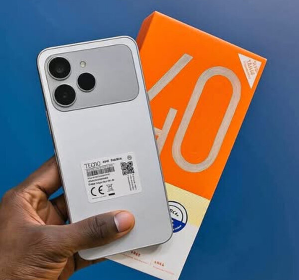 Smartphone TECNO moderne