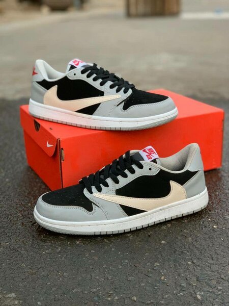 Men's shoes/Sneakers