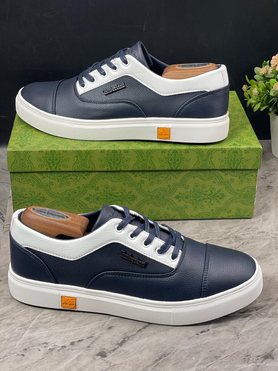 TIMBERLAND BLACK AND WHITE