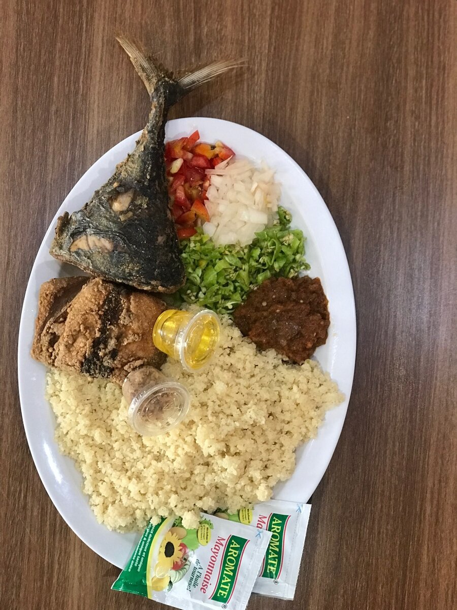 Garba, avec de l´attiéké debou