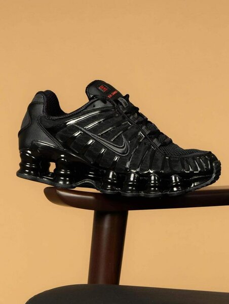 Chaussures Nike Shox noir