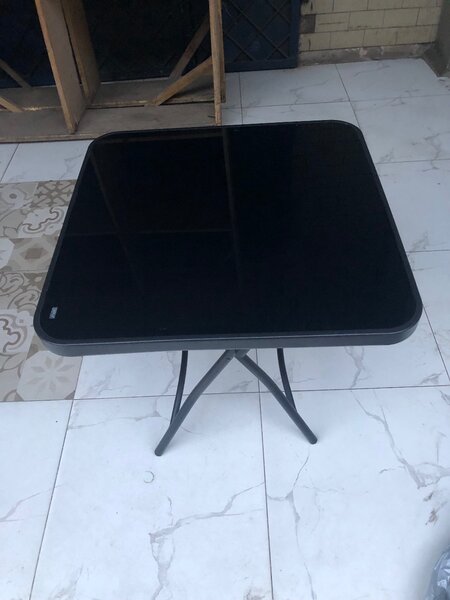 Folding table