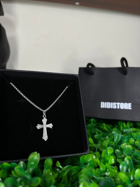 Chaine pendentif croix