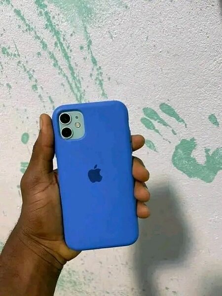 iPhone 11 avec coque bleue