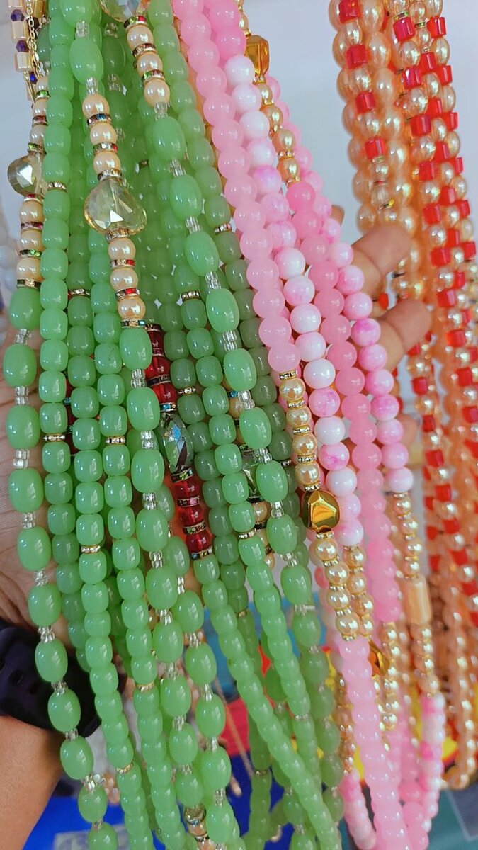 Colliers multicolores en perles