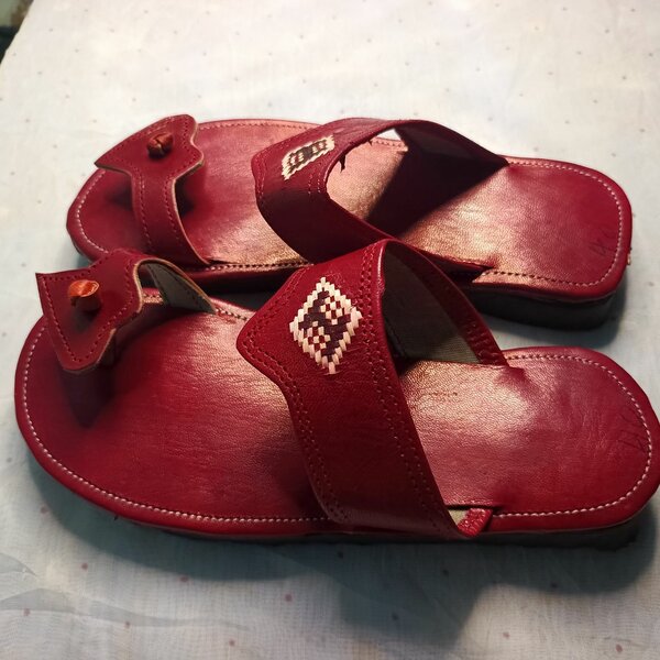 Sandales en cuir rouges élégantes