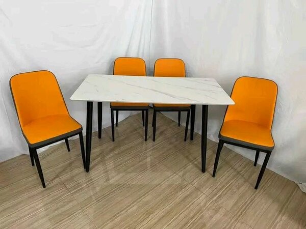 Ensemble Table et Chaises Modernes