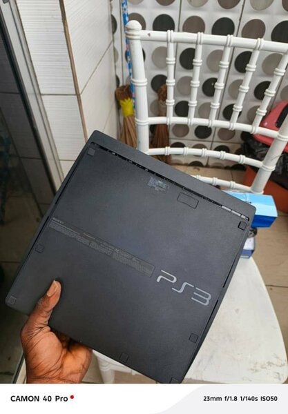 PS3 slim  + Manettes