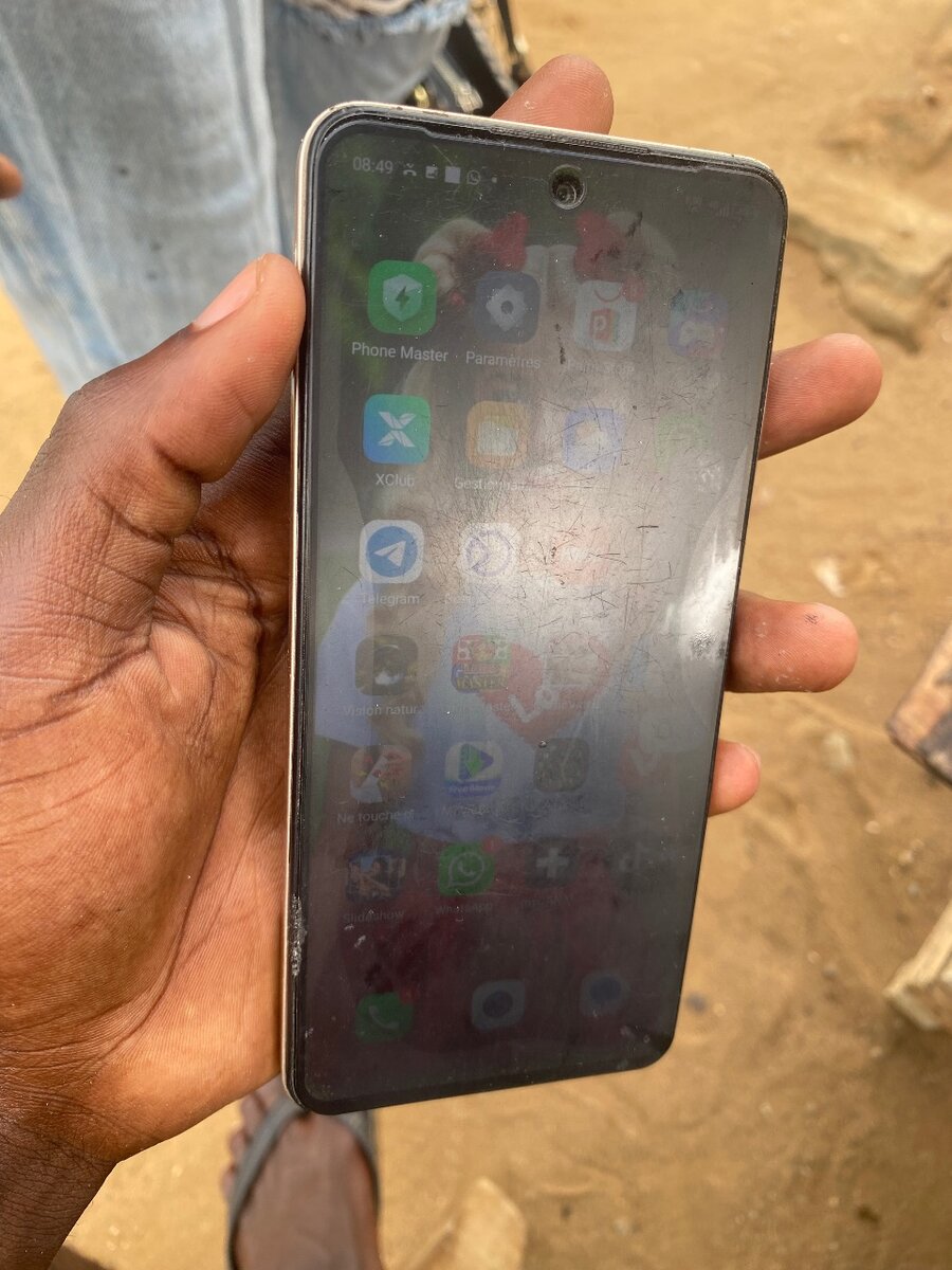 Infinix smart 8 HD 64giga/3+3 ram tout passe propre