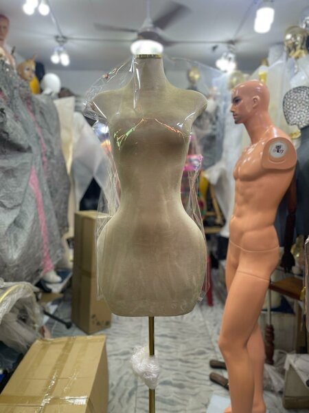 Pinable men and women mannequin available