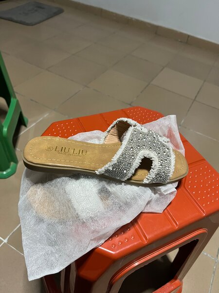 Chaussures importées de Dubaï