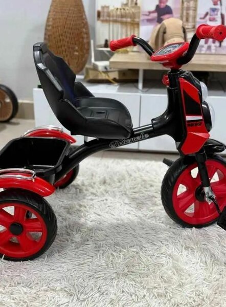 Tricycle rouge pour enfants