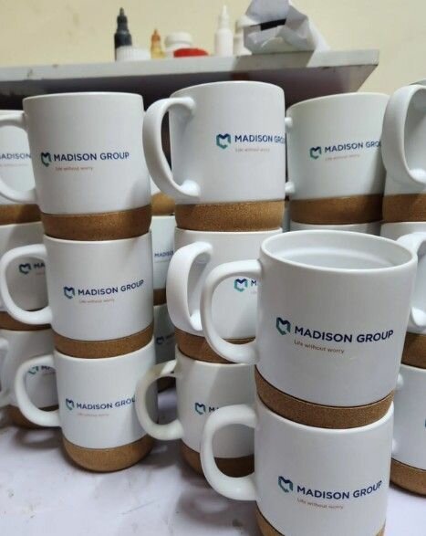 Mug en céramique avec base en liège