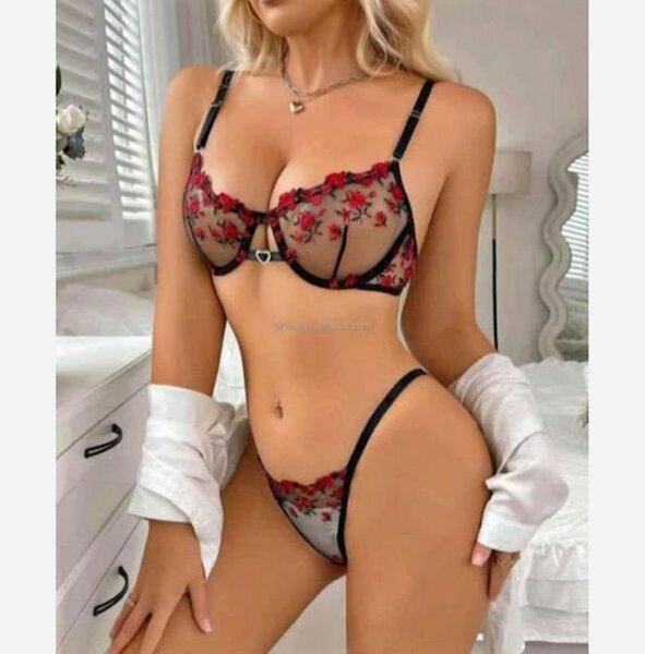 Ensemble lingerie audacieux