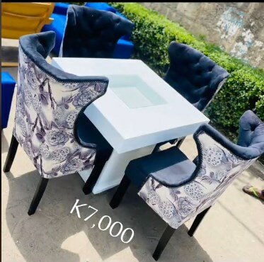 White table + 4 blue chairs with print