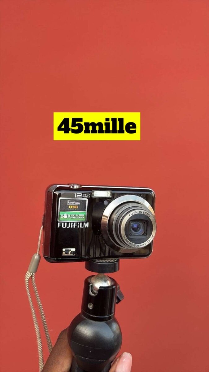 Compact Digital Cameras Bundle