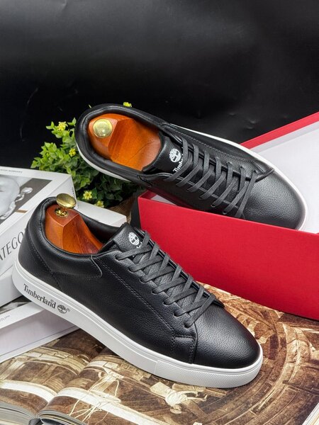 TIMBERLAND BLACK AND WHITE