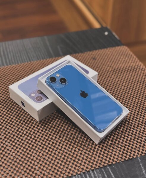 iPhone 13 128Go quasi neuf importé