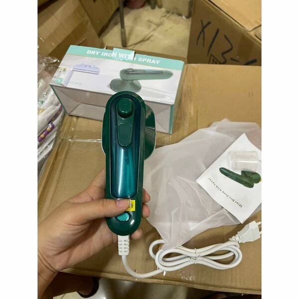 Fer à repasser portable avec pulvérisateur