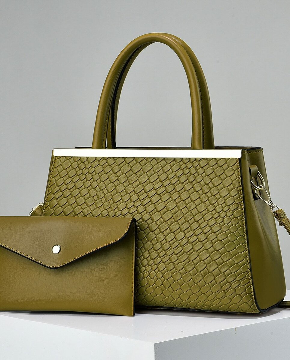 High-quality, stylish women's green khaki with an accessory