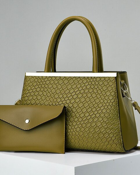 High-quality, stylish women's green khaki with an accessory