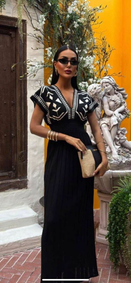 Robe Noire Élégante Bohème