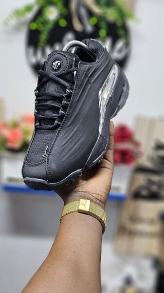 Baskets noires modernes