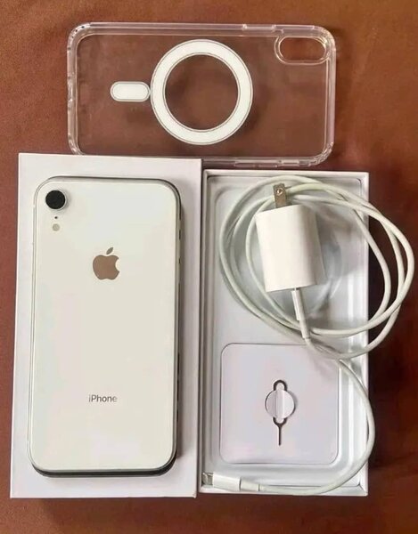 iPhone XR avec accessoires