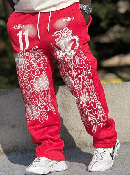 Pantalon jogger graffiti rouge