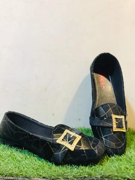 Ladies court shoes