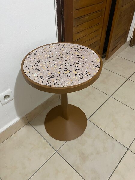 Table d'appoint terrazzo élégante