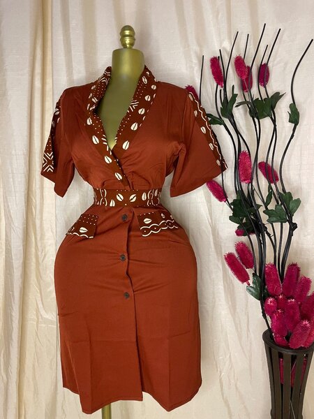 Robe élégante avec motifs africains