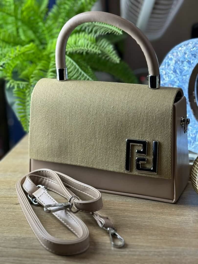 Sac à main élégant avec bandoulière