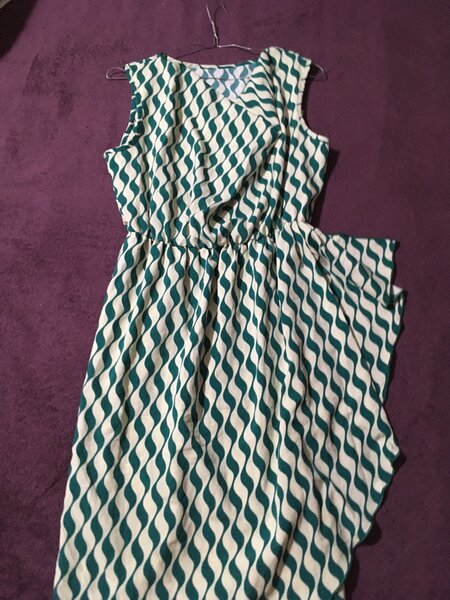 Robe élégante motifs ondulés