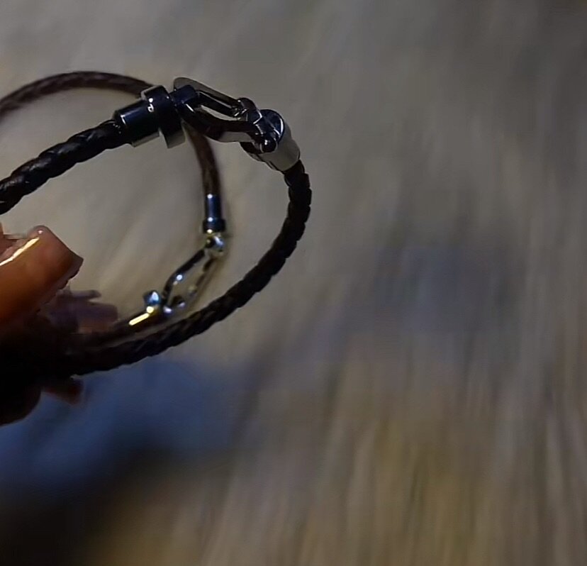 Bracelets en argent et cuir