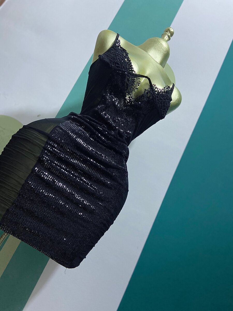 Robe cocktail noire scintillante