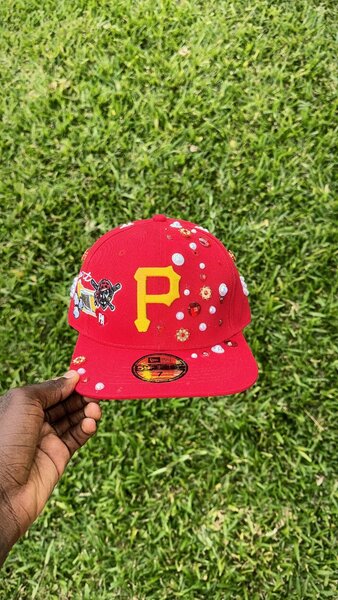 Casquette brodée rouge P