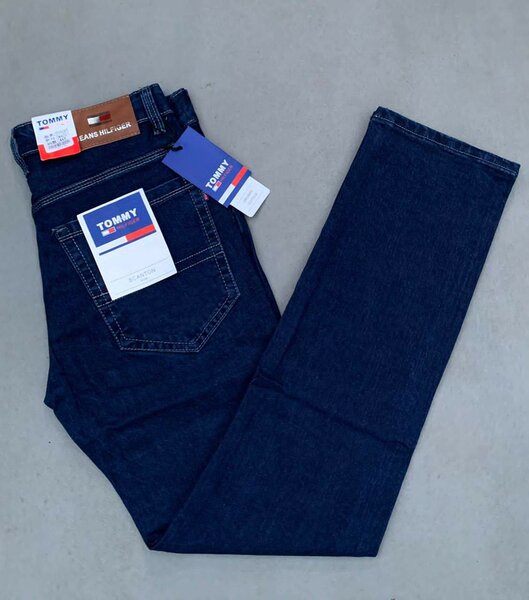 Jeans Levi's et Tommy